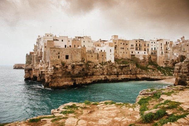 Polignano avvolta dalla sabbia