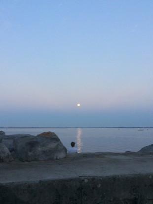 La Luna e il bambino pescatore