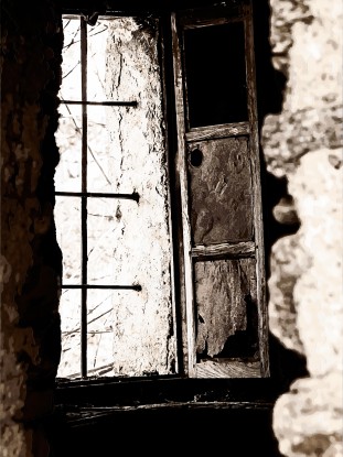 La finestra sul giardino abbandonato