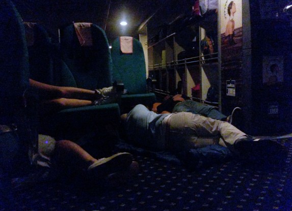 Eolie, in vacanza come migranti sui barconi