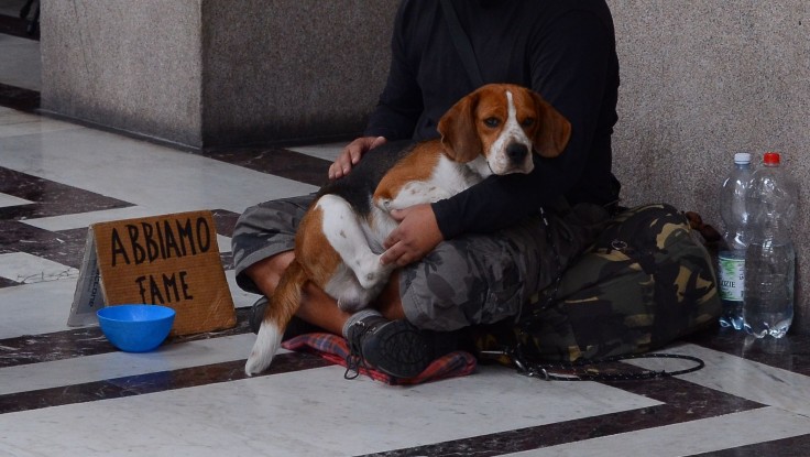 Con la tristezza negli occhi