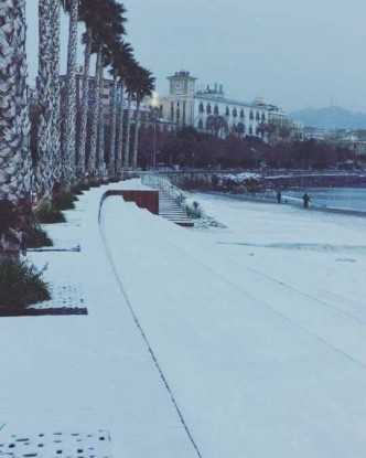Neve in spiaggia a Salerno