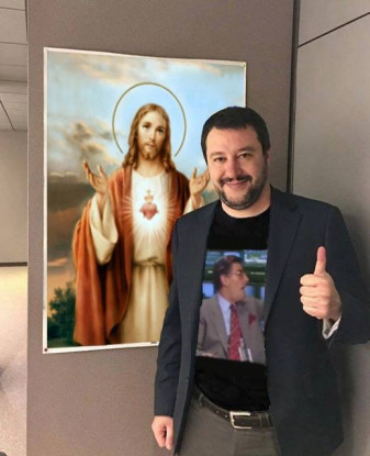 La foto di Salvini scatena tempesta ‘facebook’ perfetta [FOTO GALLERY di Marò e altre creature leggendarie]