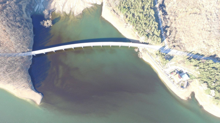 Basilicata, acqua nera nel Pertusillo. Un disastro ambientale di cui si parla poco? [GALLERY FOTO]