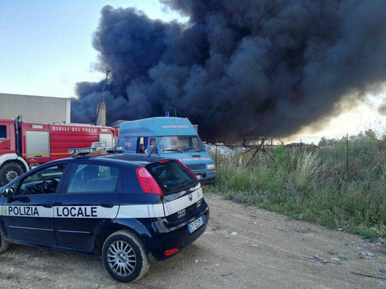 Foggia, Incendio Alla Discarica Abusiva [FOTO]- Fatto Da Voi