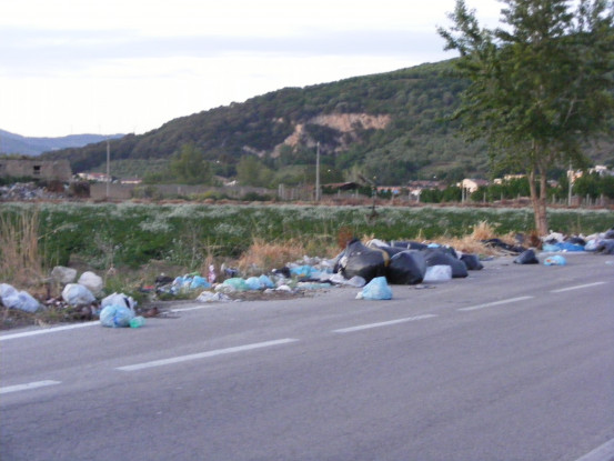 Monnezza al rogo o sulla nostra tavola? [FOTO]