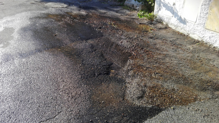 La strana storia delle ripetute perdite d’acqua stradali di Sacrofano (FOTO-DENUNCIA)