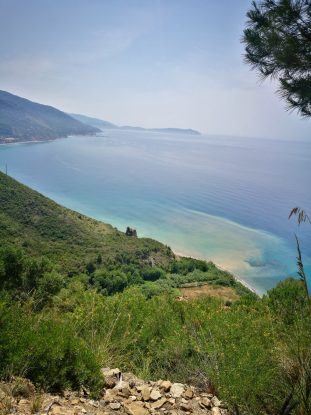 Ascea e Pisciotta, sulle coste del Cilento c’è uno sversamento di detriti in mare