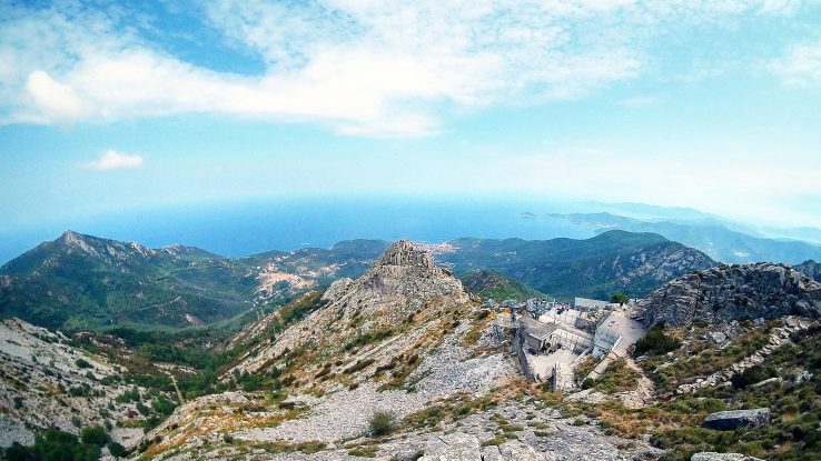 Una vetta sul mare alta e inaspettata