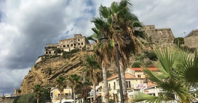 Il borgo di Pizzo in Calabria: “un luogo sacro scavato nelle rocce a picco sul mare”