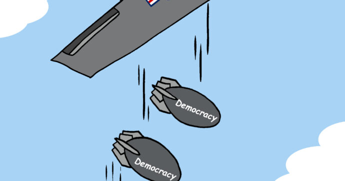 “Mamma” USA e “papà” TRUMP ci riprovano a esportare la democrazia… [Vignetta]